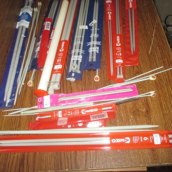Huge Mixed Lot of 50+ Knitting Needles Metal / Plastic - Picture 2 of 6